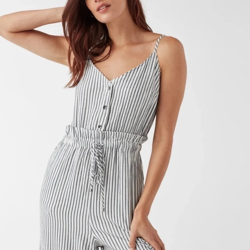 Splendid Crosshatch Linen Natural/Navy Stripes with Tie Waist Jumpsuit. Large. - Picture 4 of 14